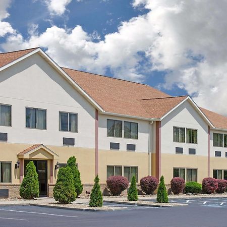 Baymont By Wyndham Boston Heights/Hudson Hotel Bagian luar foto