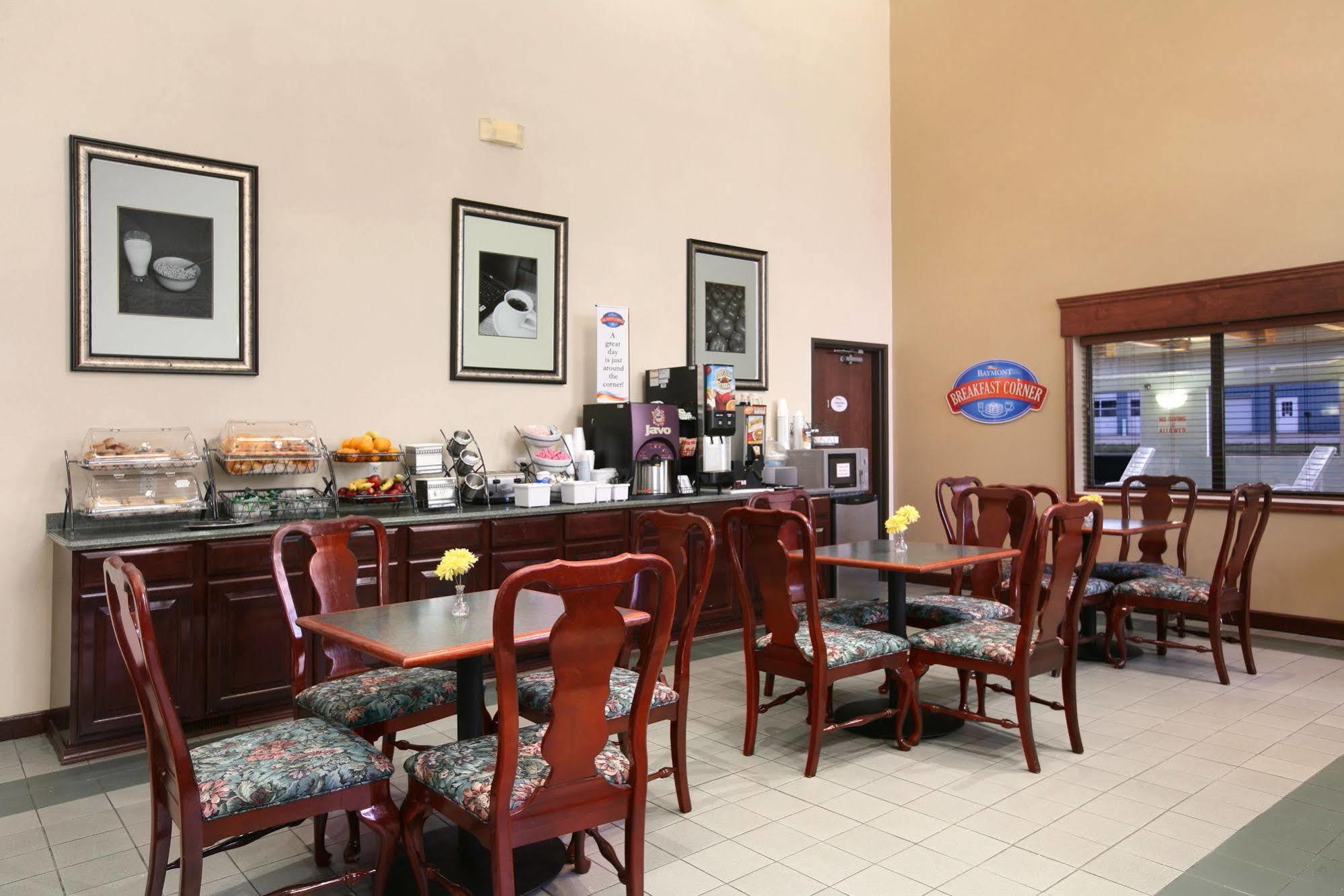 Baymont By Wyndham Boston Heights/Hudson Hotel Bagian luar foto