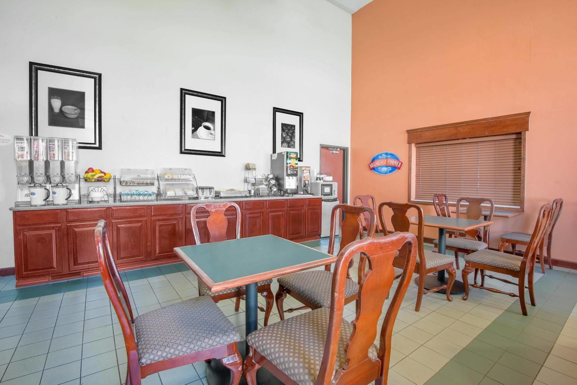 Baymont By Wyndham Boston Heights/Hudson Hotel Bagian luar foto