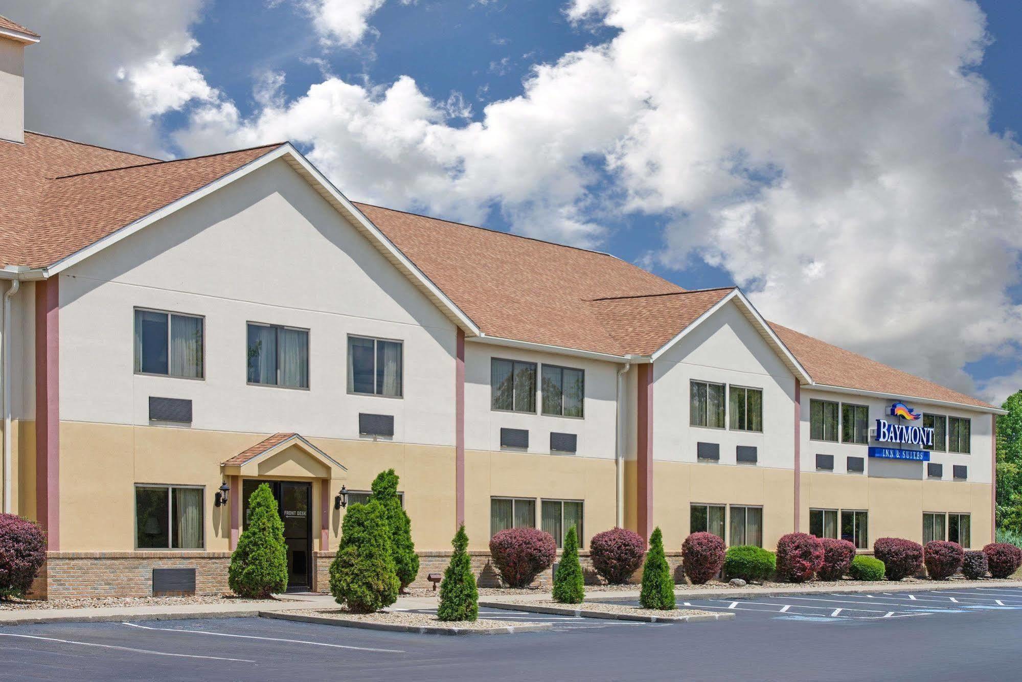 Baymont By Wyndham Boston Heights/Hudson Hotel Bagian luar foto
